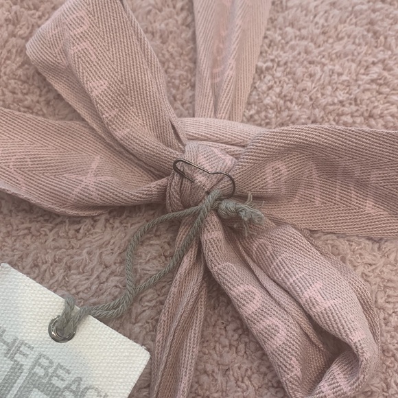 Barefoot Dreams faded rose blanket - Picture 5 of 6